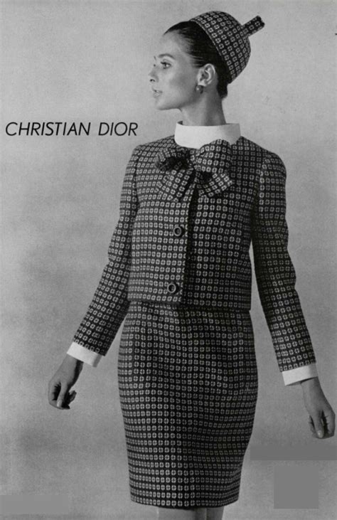 christian dior 60s bulles|christian dior figure 8.